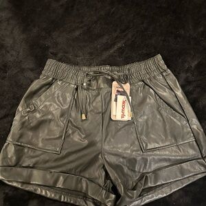 Ci Sono Women's Black Faux Leather Cargo Shorts